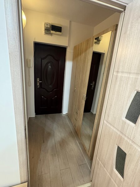 Basarabia, intersectia Diham restaurant Ivan's,