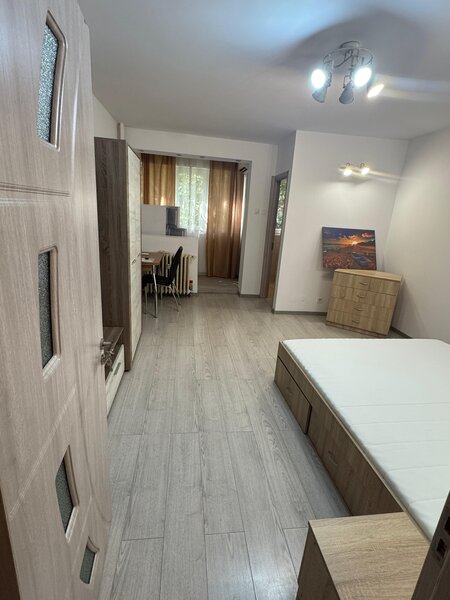 Basarabia, intersectia Diham restaurant Ivan's,